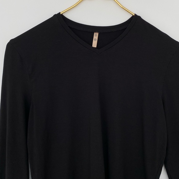 Three Dots V-Neck Black Long Sleeve Tee - Picture 2 of 4